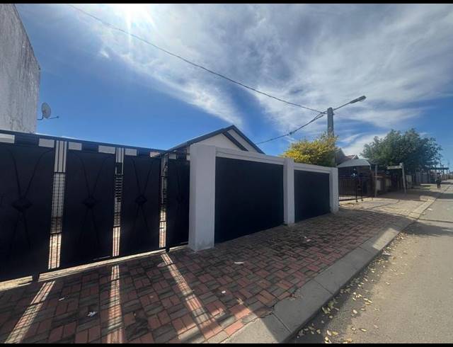 2 BEDROOM HOUSE FOR SALE IN FLEURHOF